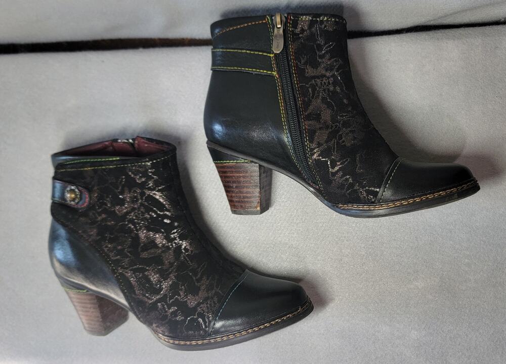 L'Artiste by Spring Step Black Metallic Floral Leather Ankle Boots Sz 37 EU 6.5